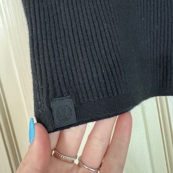 Women’s LuLuLemon Ribbed Biker Shorts Sz 12 - Picture 2 of 5